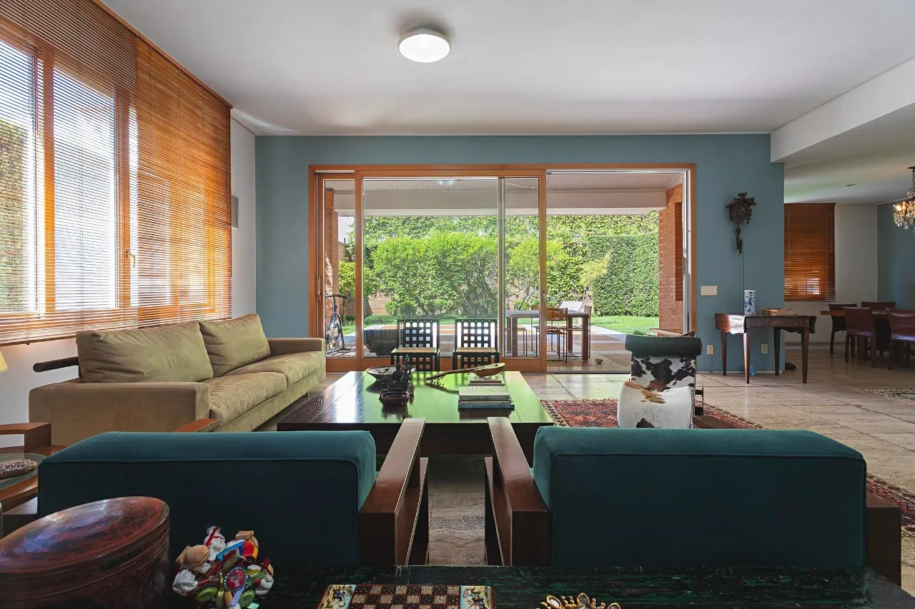 Casa com projeto assinado em rua fechada no Jardim América – 21463