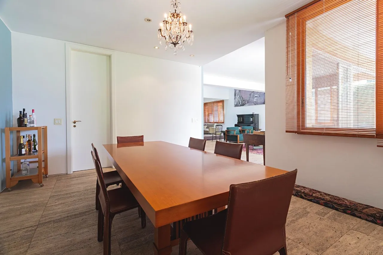 Casa com projeto assinado em rua fechada no Jardim América – 21463