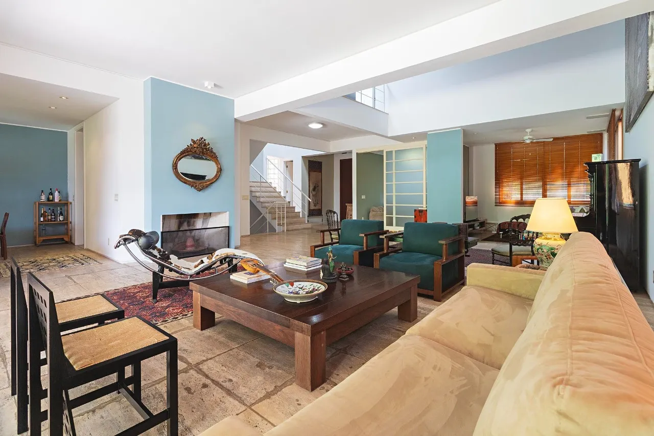 Casa com projeto assinado em rua fechada no Jardim América – 21463