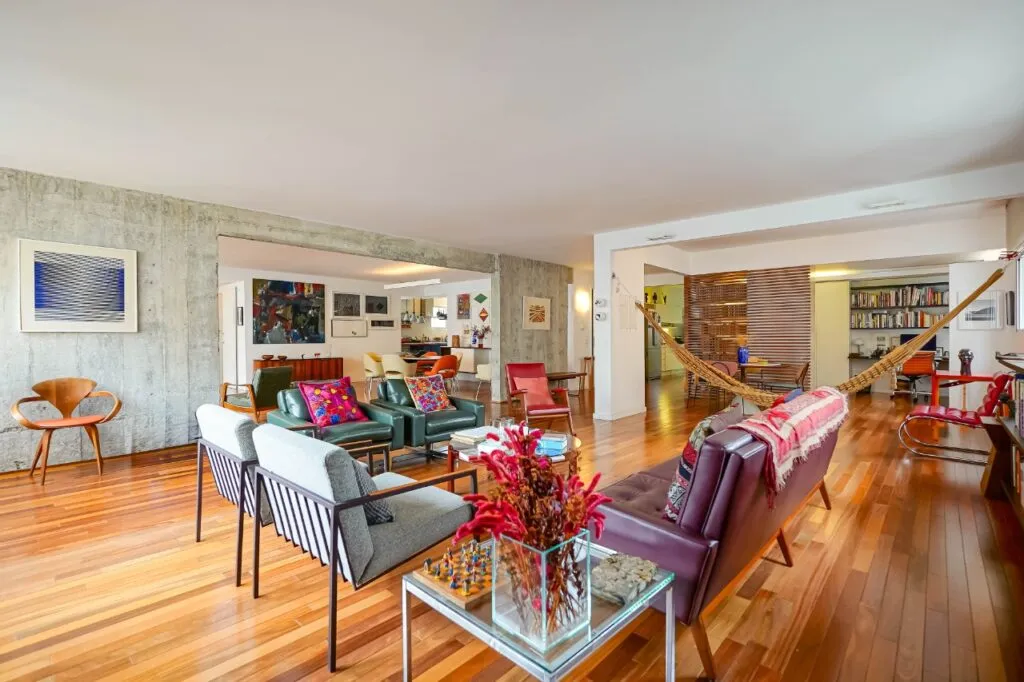 Apartamento único, resultado da junção de duas unidades, com arte e amplitude raras, no Jardim América.. – 21473