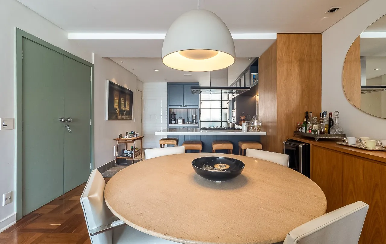 Apartamento recém-reformado, cheio de luz e com clima clássico atualizado, no Jardim América. – 21481