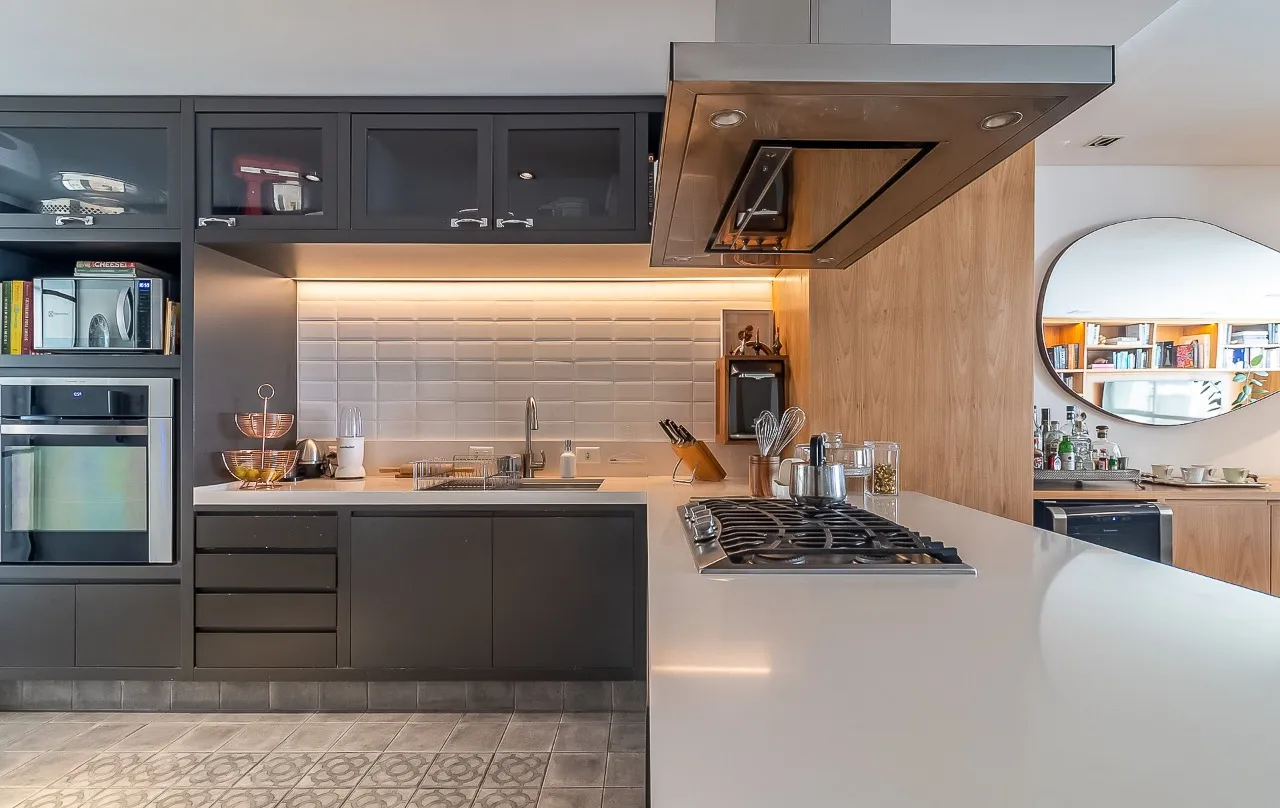 Apartamento recém-reformado, cheio de luz e com clima clássico atualizado, no Jardim América. – 21481