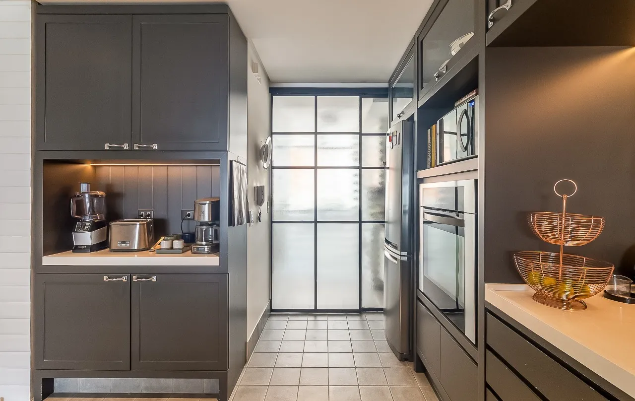 Apartamento recém-reformado, cheio de luz e com clima clássico atualizado, no Jardim América. – 21481