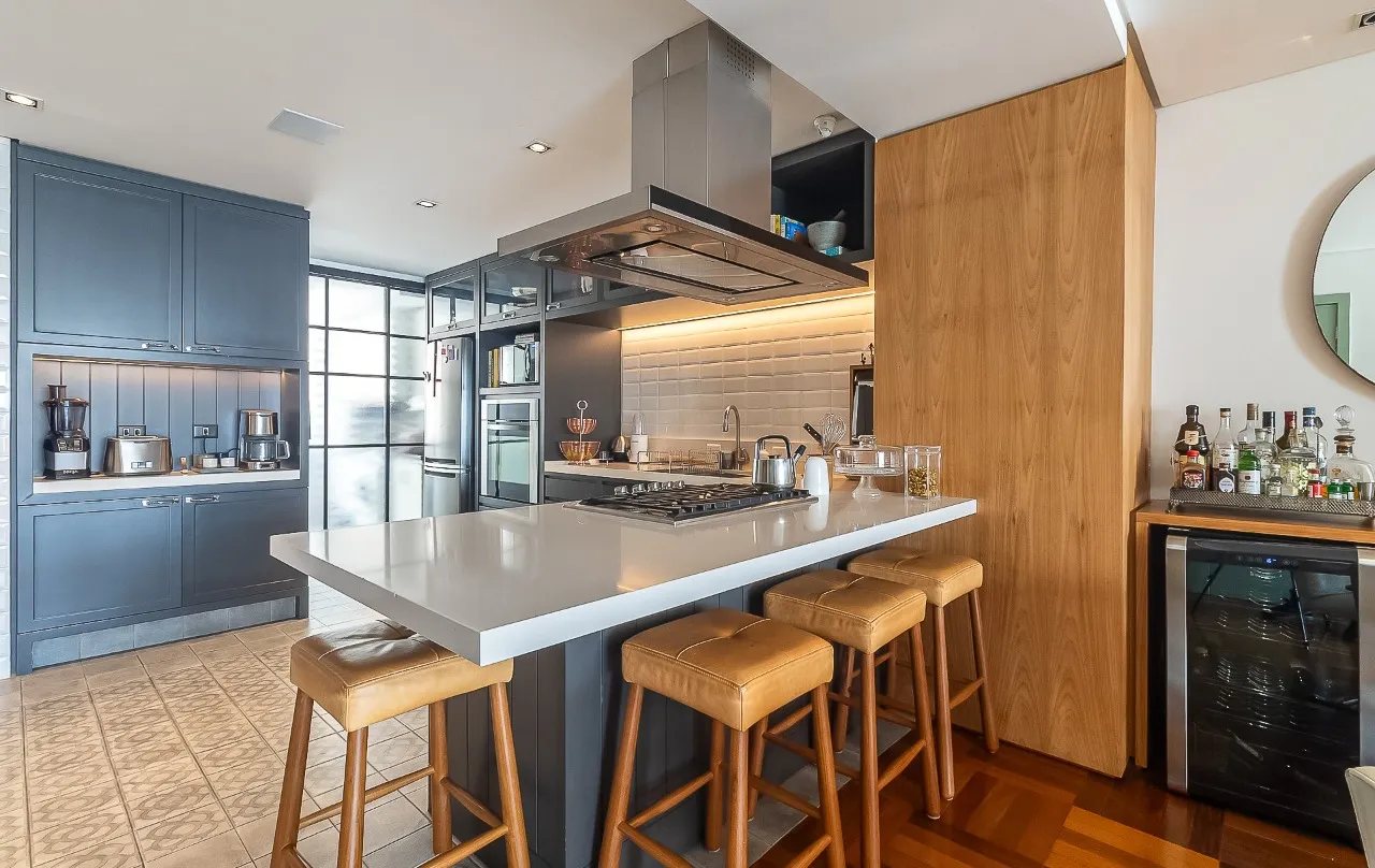 Apartamento recém-reformado, cheio de luz e com clima clássico atualizado, no Jardim América. – 21481