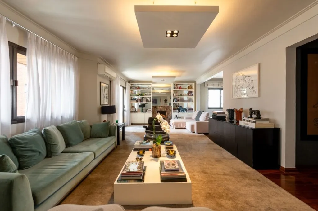 Apartamento com sacada à venda no Jardim Europa. – AP5579