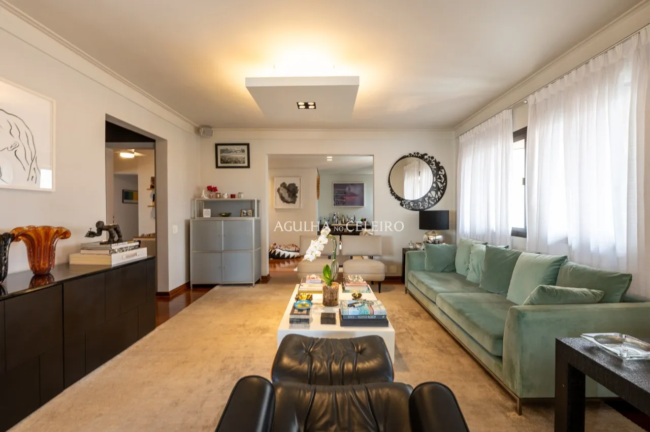 Apartamento com sacada à venda no Jardim Europa. – AP5579