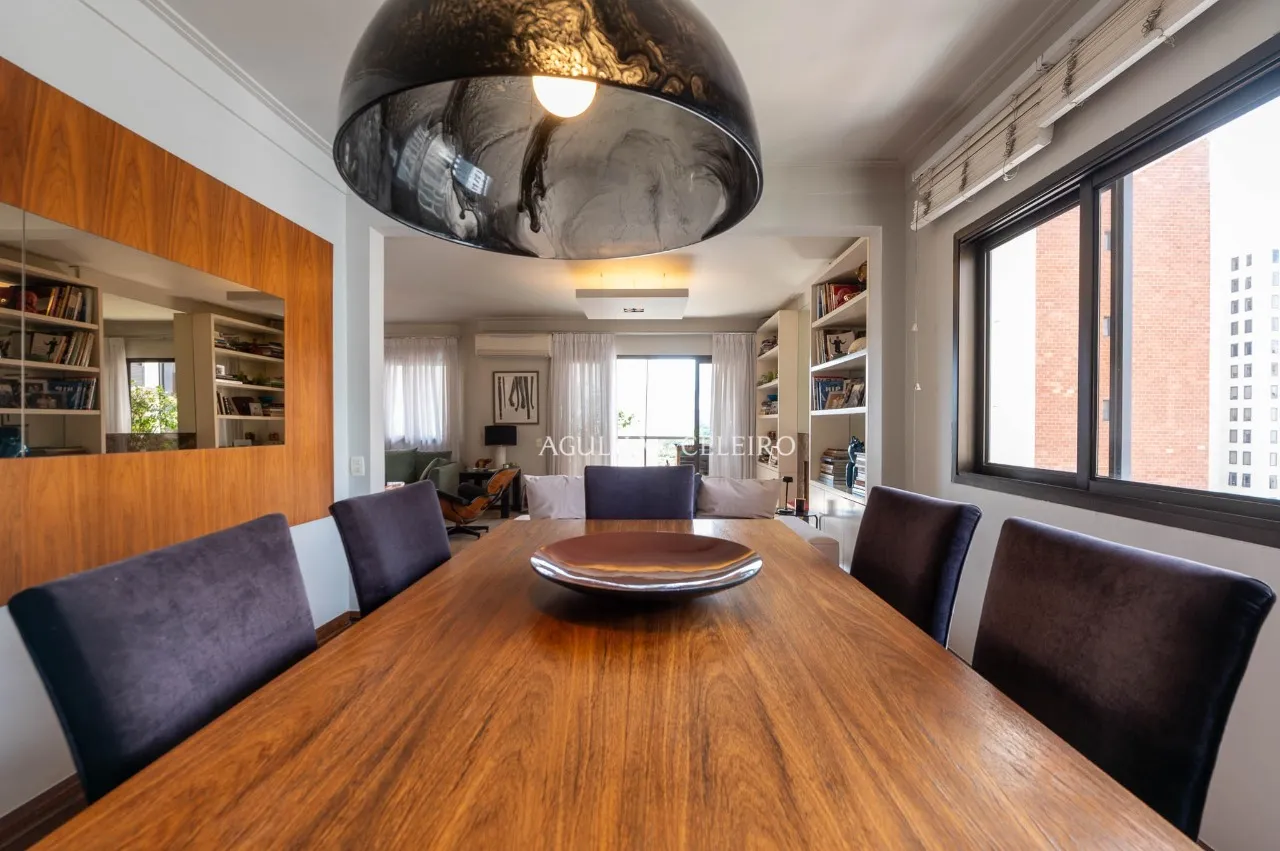 Apartamento com sacada à venda no Jardim Europa. – AP5579