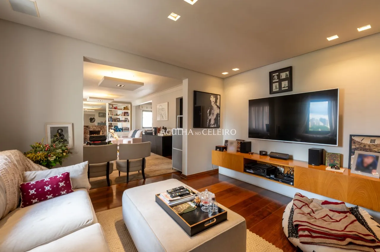 Apartamento com sacada à venda no Jardim Europa. – AP5579