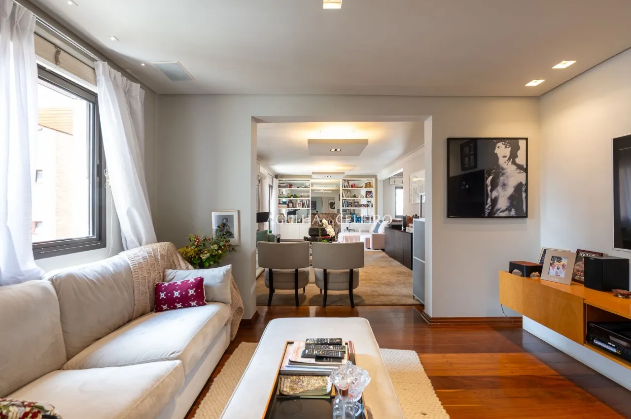 Apartamento com sacada à venda no Jardim Europa. – AP5579