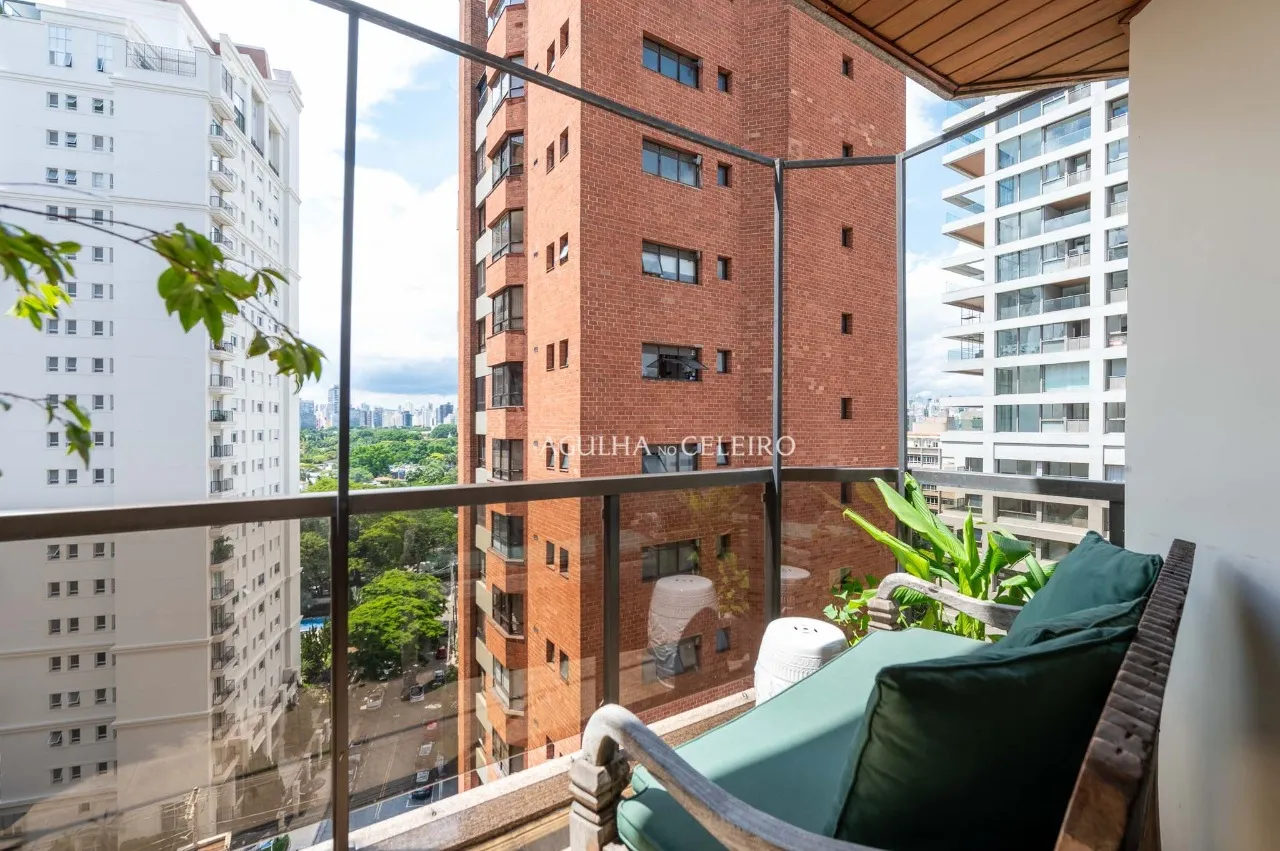 Apartamento com sacada à venda no Jardim Europa. – AP5579