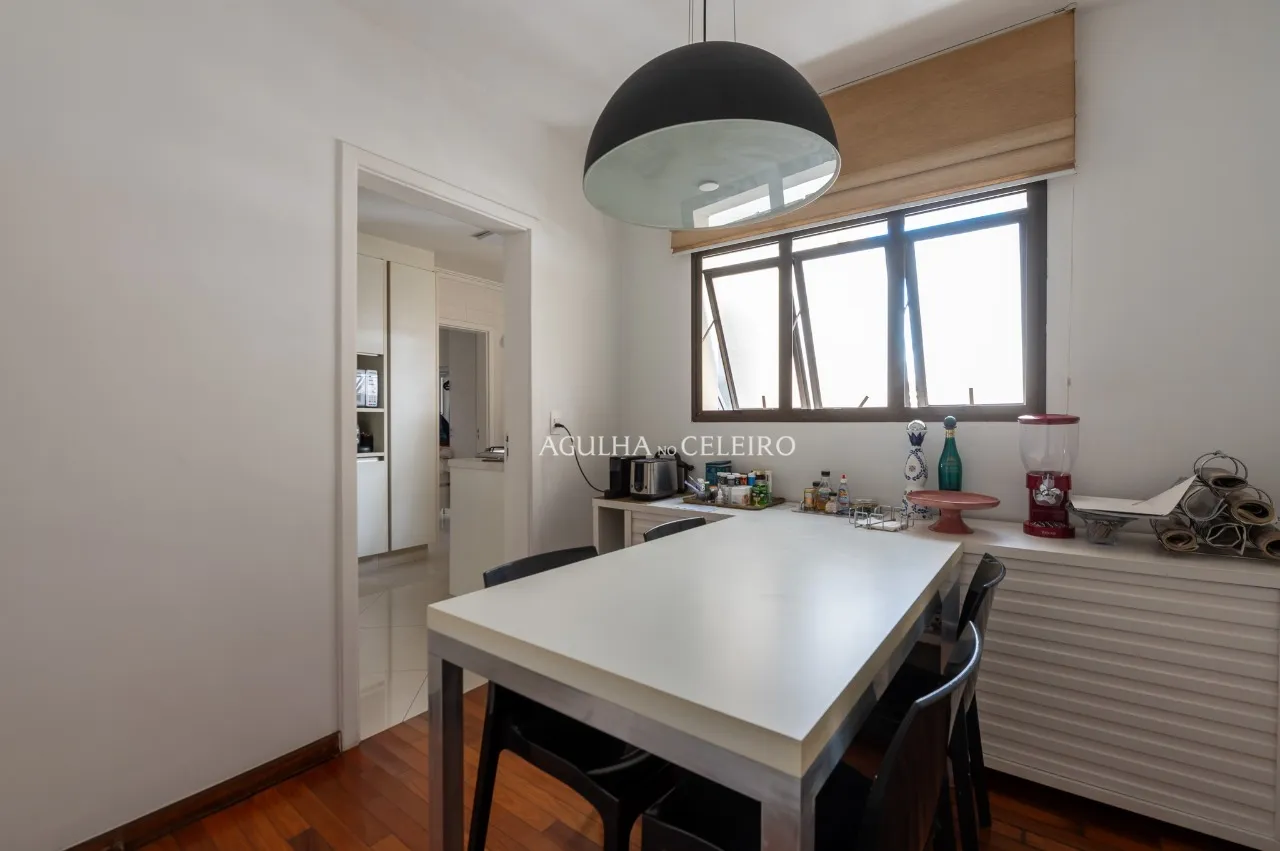 Apartamento com sacada à venda no Jardim Europa. – AP5579