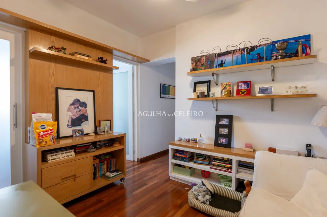 Apartamento com sacada à venda no Jardim Europa. – AP5579