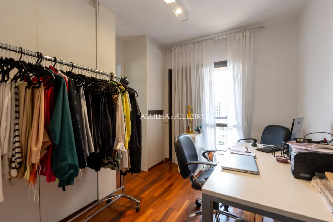 Apartamento com sacada à venda no Jardim Europa. – AP5579