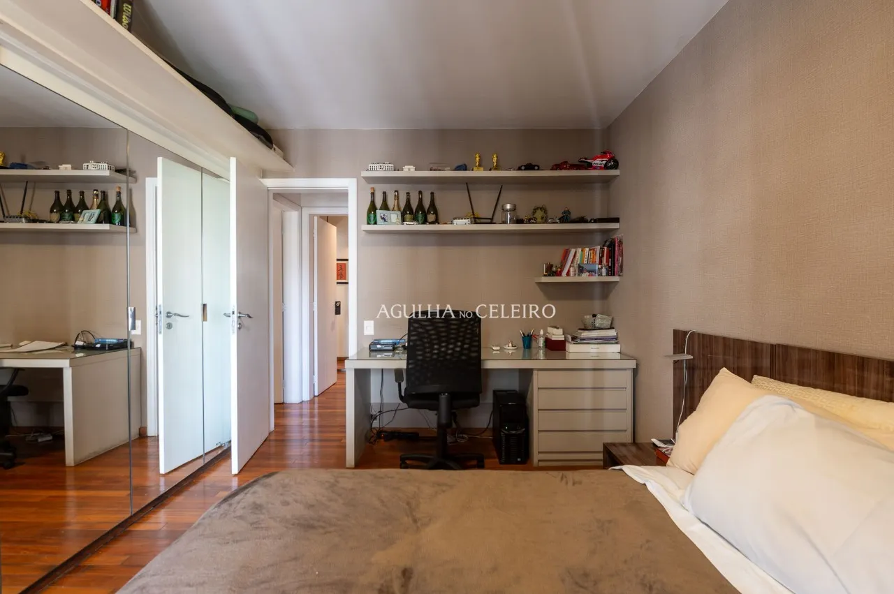 Apartamento com sacada à venda no Jardim Europa. – AP5579