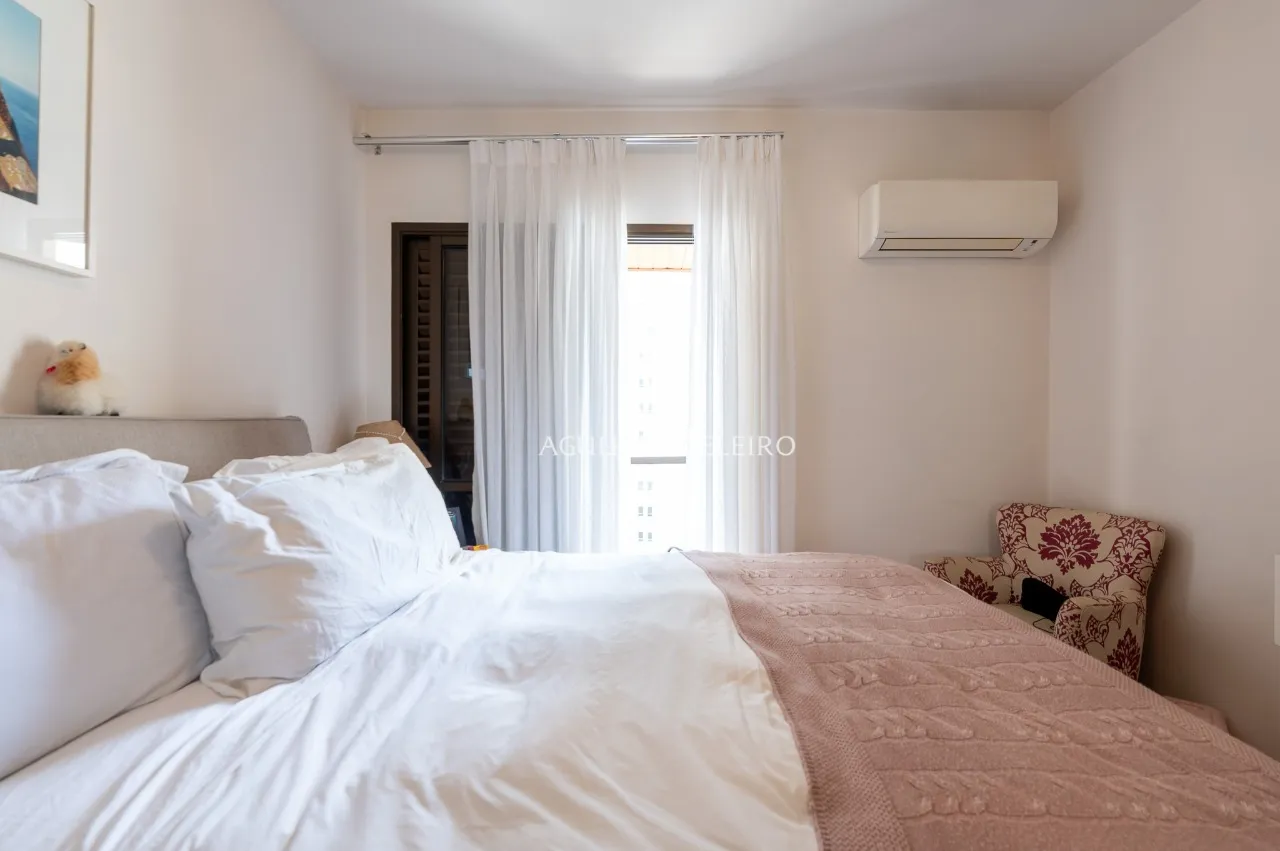 Apartamento com sacada à venda no Jardim Europa. – AP5579