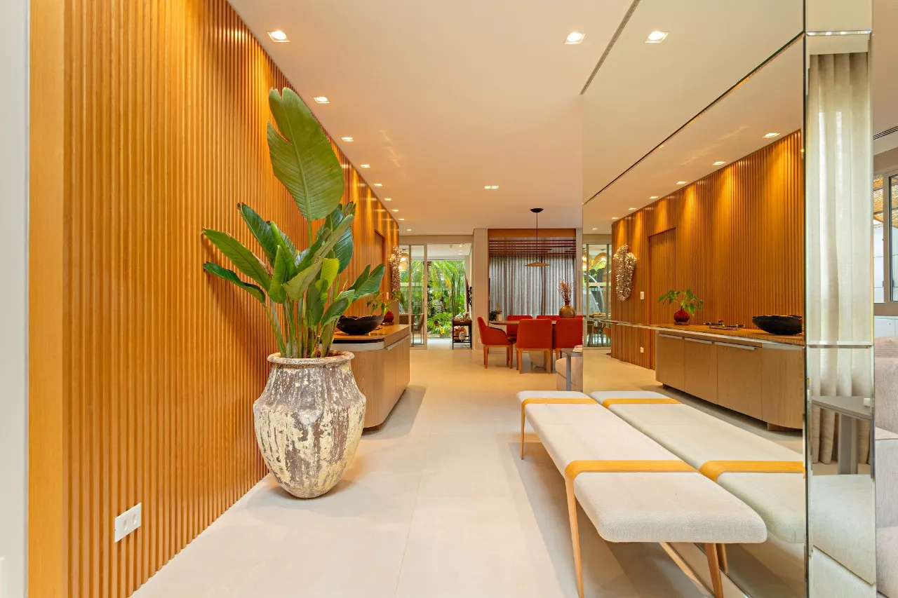 Casa em condomínio ao lado do Parque Ibirapuera com projeto contemporâneo – CA0387