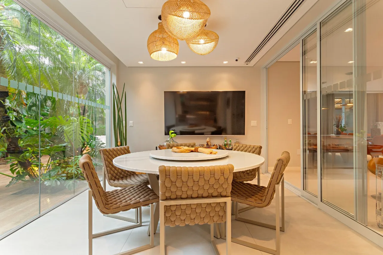 Casa em condomínio ao lado do Parque Ibirapuera com projeto contemporâneo – CA0387