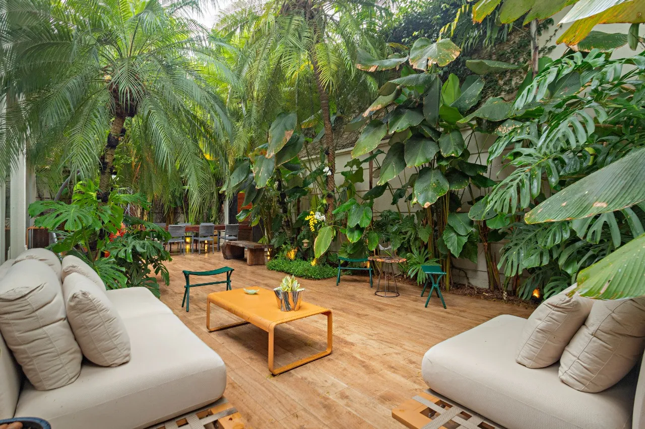 Casa em condomínio ao lado do Parque Ibirapuera com projeto contemporâneo – CA0387