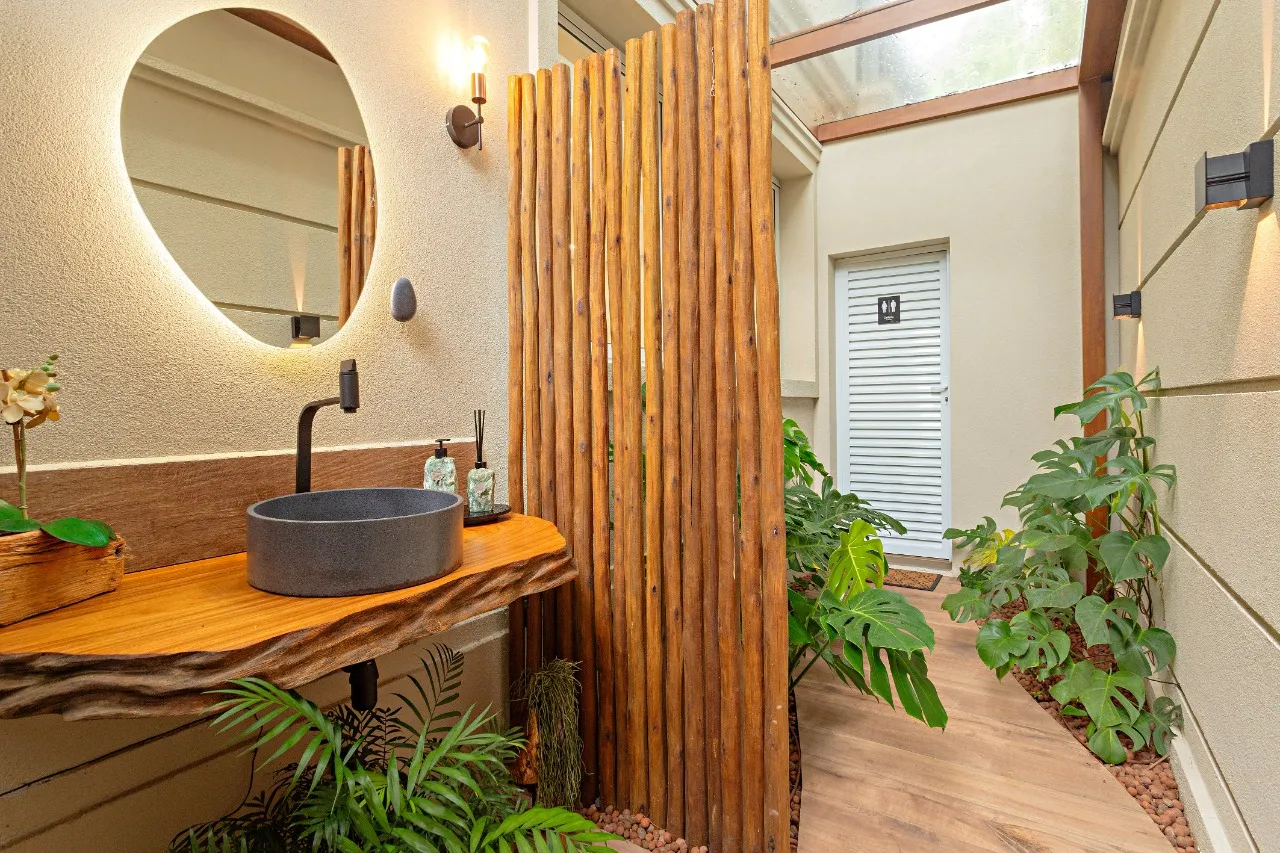 Casa em condomínio ao lado do Parque Ibirapuera com projeto contemporâneo – CA0387