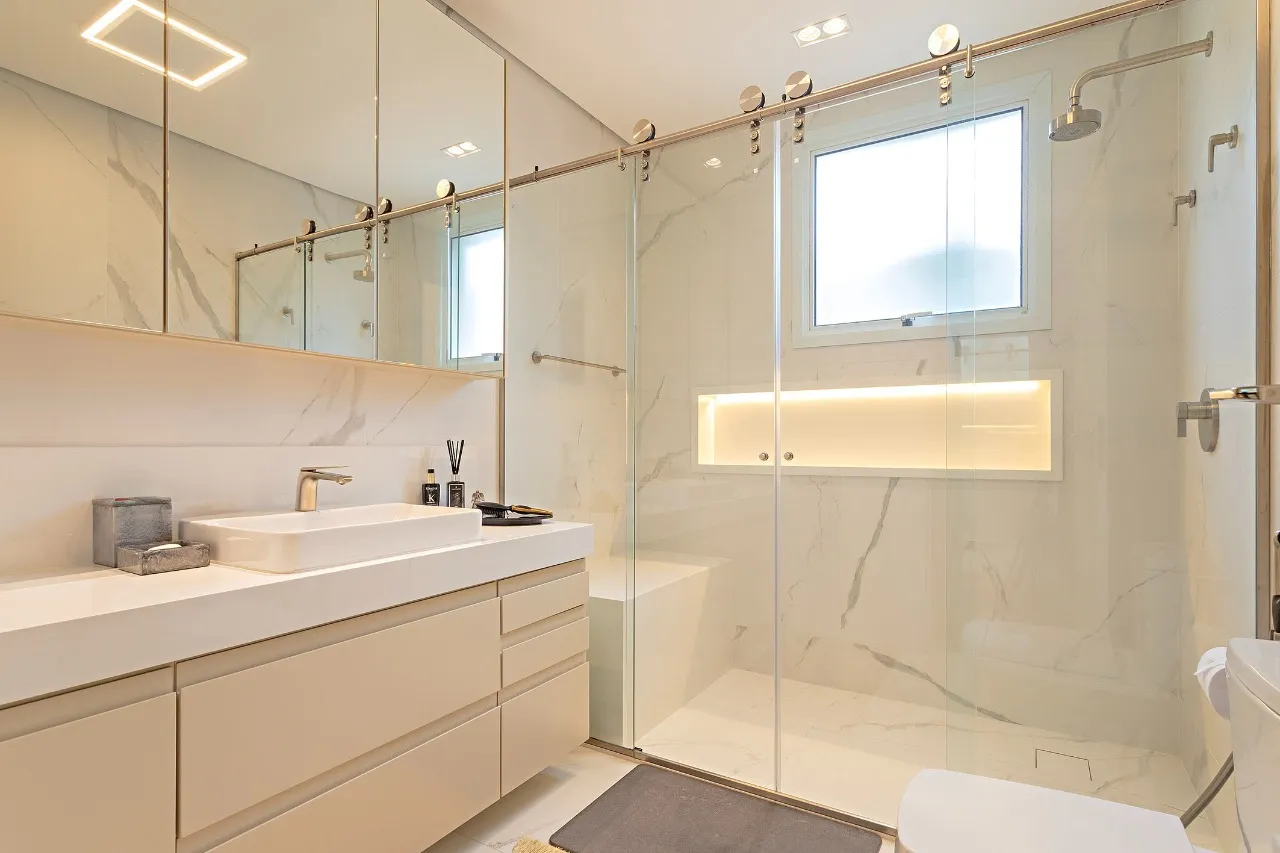 Casa em condomínio ao lado do Parque Ibirapuera com projeto contemporâneo – CA0387