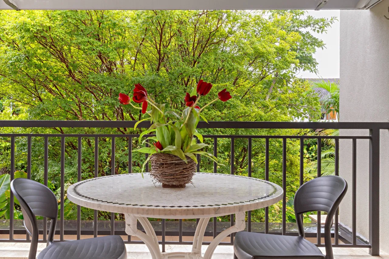 Casa em condomínio ao lado do Parque Ibirapuera com projeto contemporâneo – CA0387