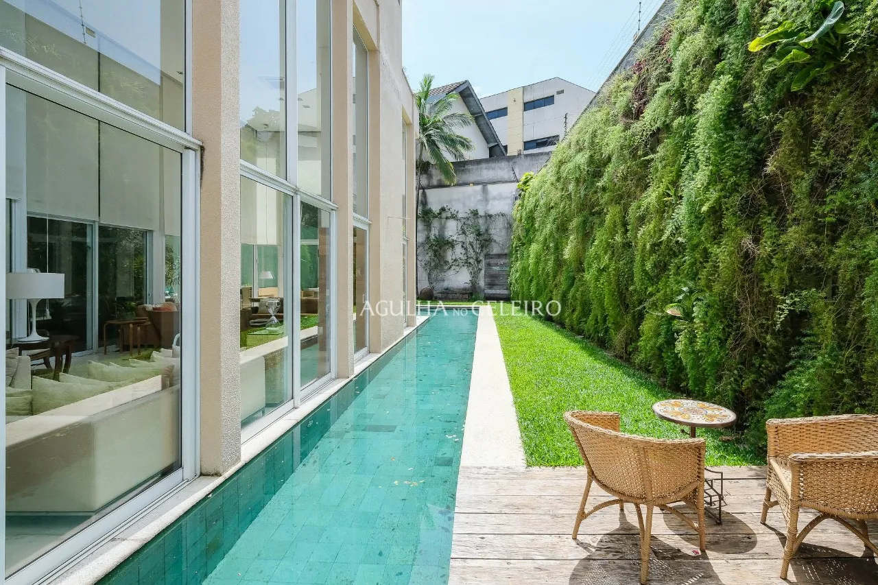 Casa exclusiva mais que especial à venda na Vila Madalena. – CA0540