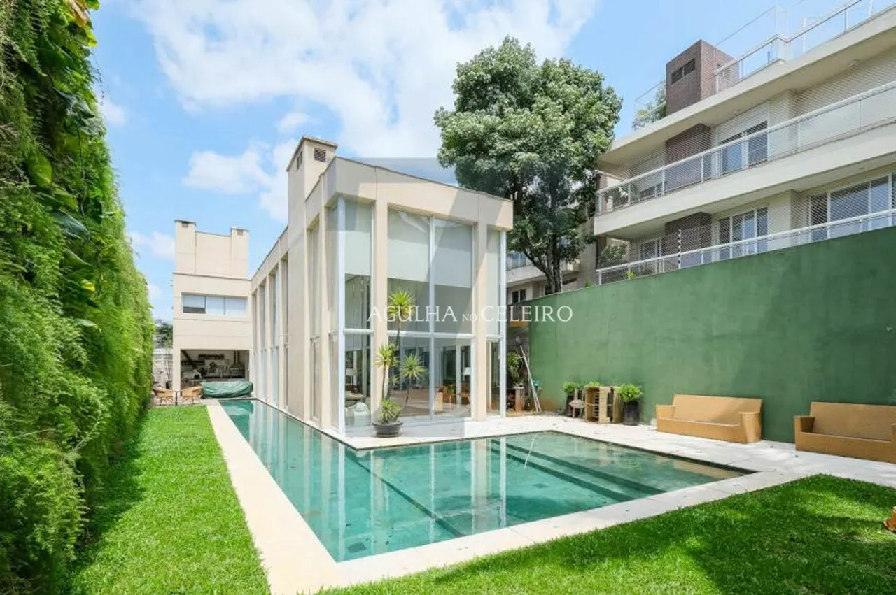 Casa exclusiva mais que especial à venda na Vila Madalena. – CA0540