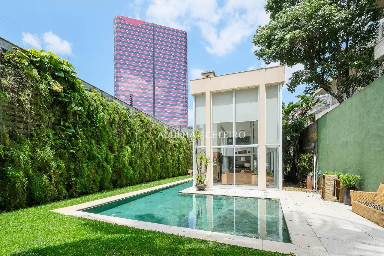 Casa exclusiva mais que especial à venda na Vila Madalena. – CA0540