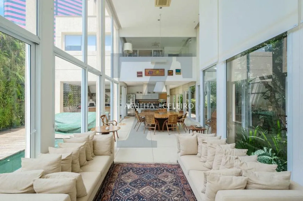 Casa exclusiva mais que especial à venda na Vila Madalena. – CA0540