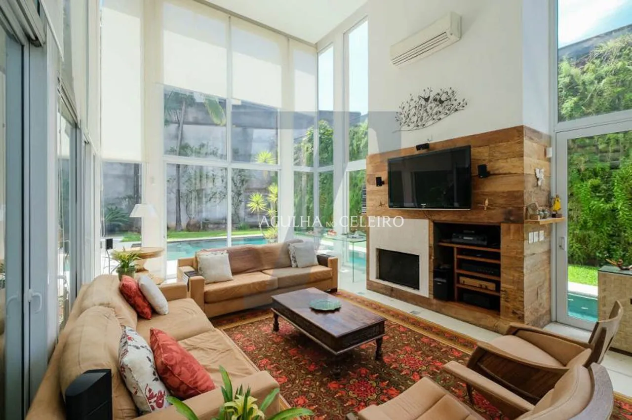 Casa exclusiva mais que especial à venda na Vila Madalena. – CA0540