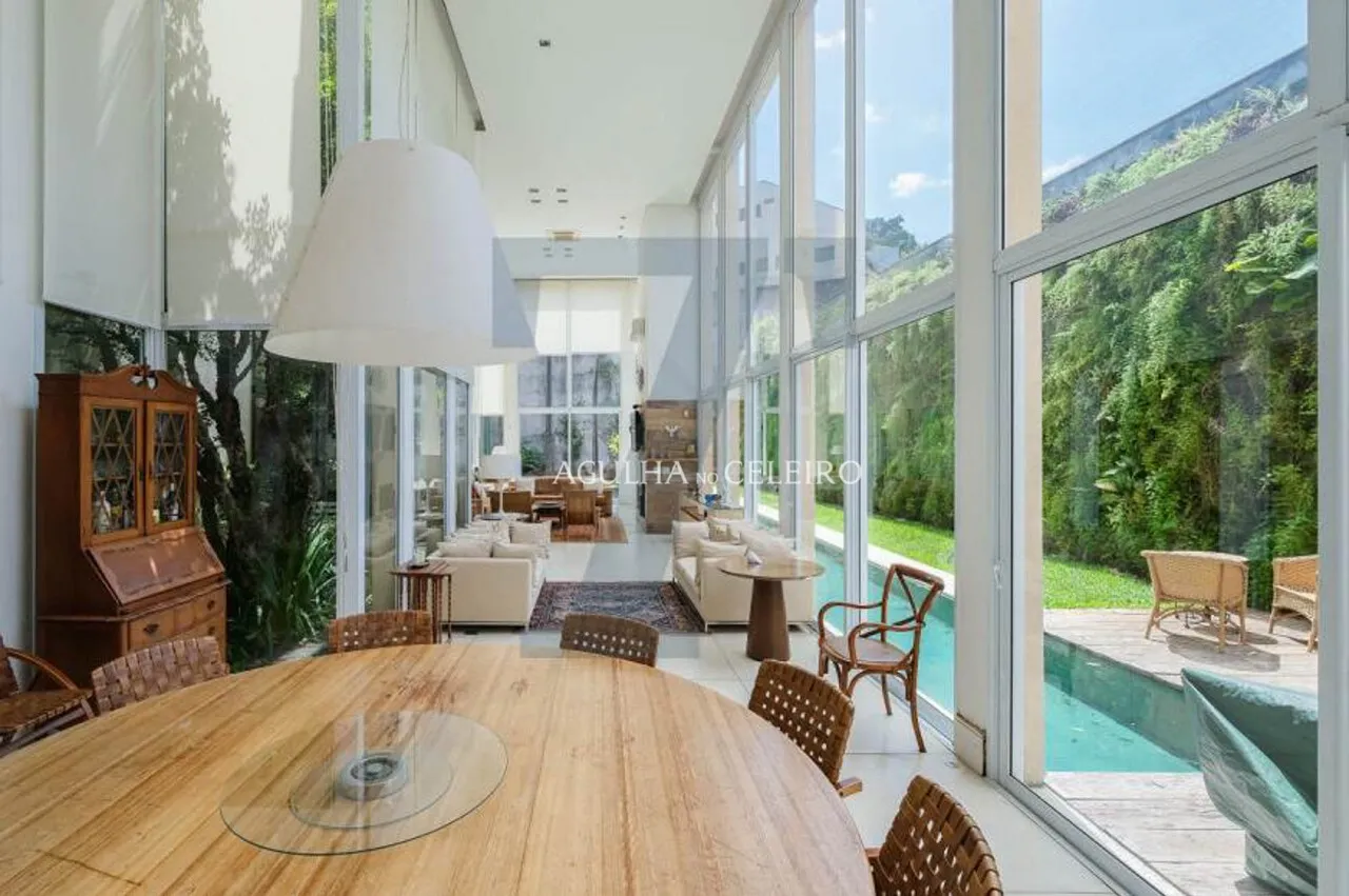 Casa exclusiva mais que especial à venda na Vila Madalena. – CA0540