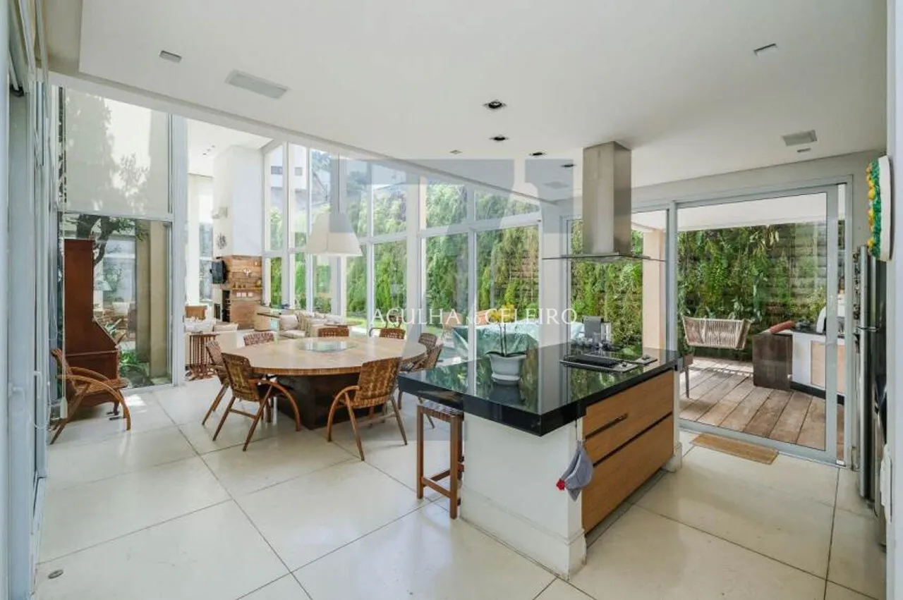 Casa exclusiva mais que especial à venda na Vila Madalena. – CA0540