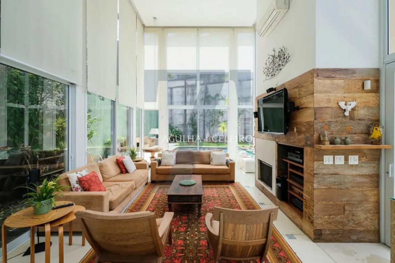 Casa exclusiva mais que especial à venda na Vila Madalena. – CA0540