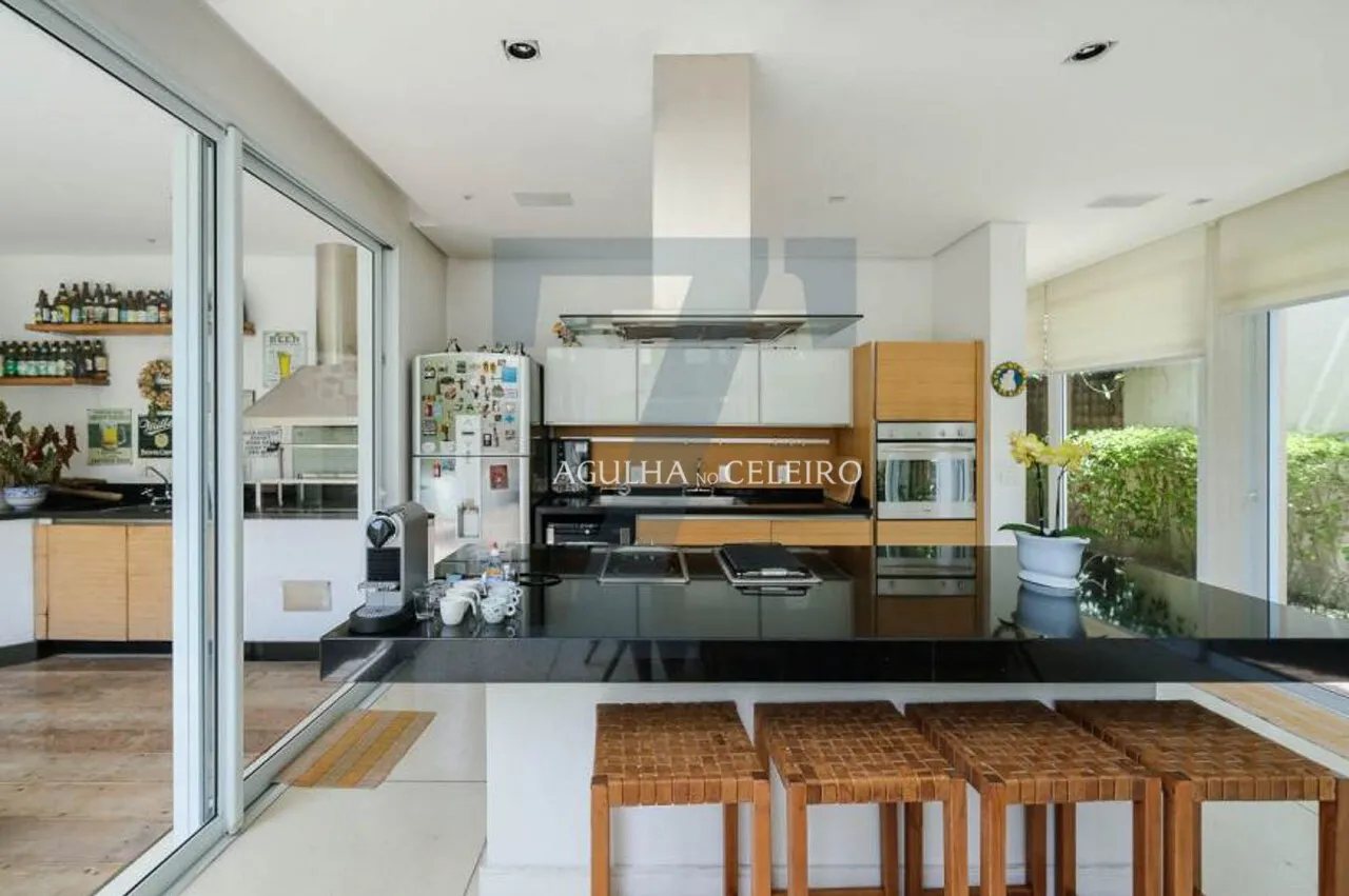 Casa exclusiva mais que especial à venda na Vila Madalena. – CA0540