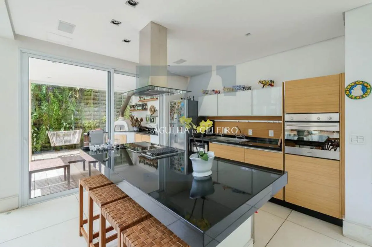 Casa exclusiva mais que especial à venda na Vila Madalena. – CA0540