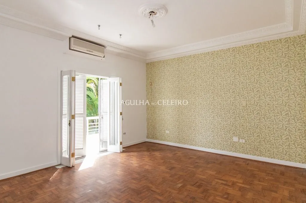 Casa charmosa em rua tranquila próxima ao Parque do Ibirapuera. – CA1210