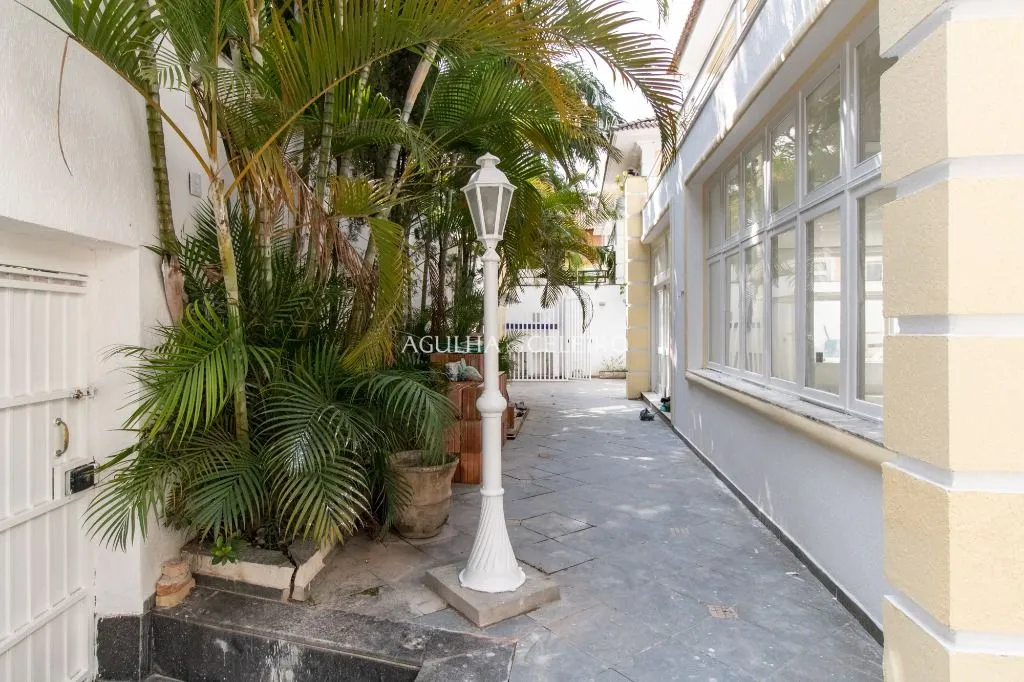 Casa charmosa em rua tranquila próxima ao Parque do Ibirapuera. – CA1210