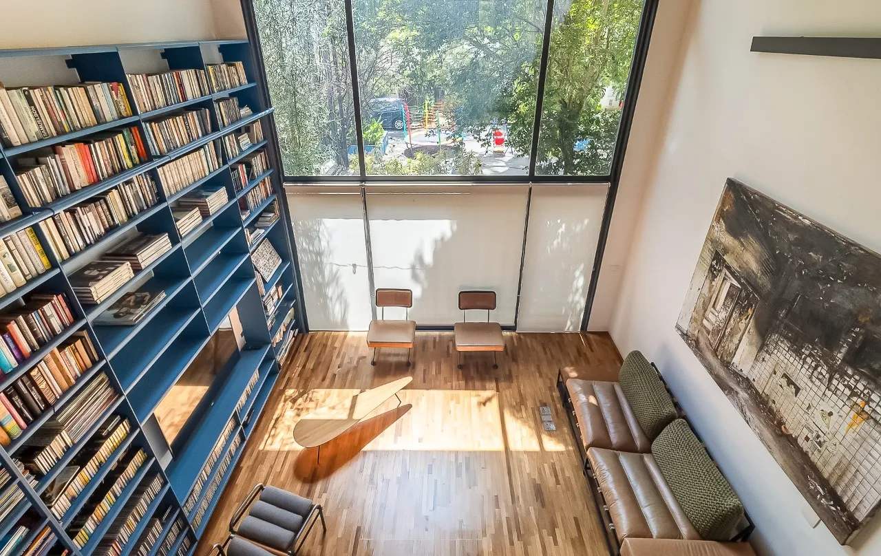 Casa de vila com arquitetura autoral, integração e luz em abundância para viver leve, em Pinheiros. – VL0067