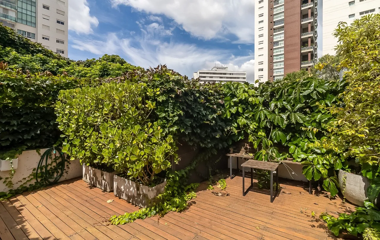 Casa de vila com arquitetura autoral, integração e luz em abundância para viver leve, em Pinheiros. – VL0067