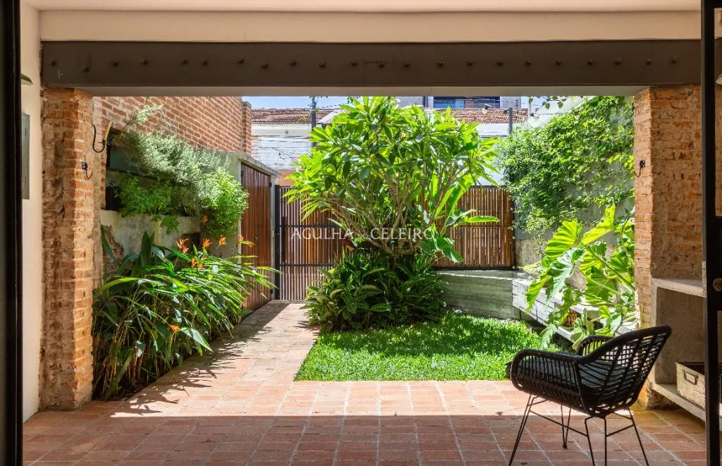 A Elite das Casas de Vila: descolada, reformada e com projeto arquitetônico assinado. – VL0136