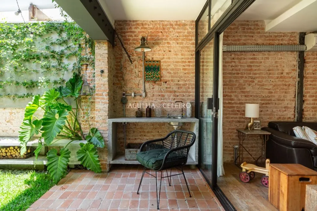 A Elite das Casas de Vila: descolada, reformada e com projeto arquitetônico assinado. – VL0136