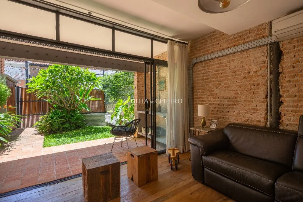 A Elite das Casas de Vila: descolada, reformada e com projeto arquitetônico assinado. – VL0136