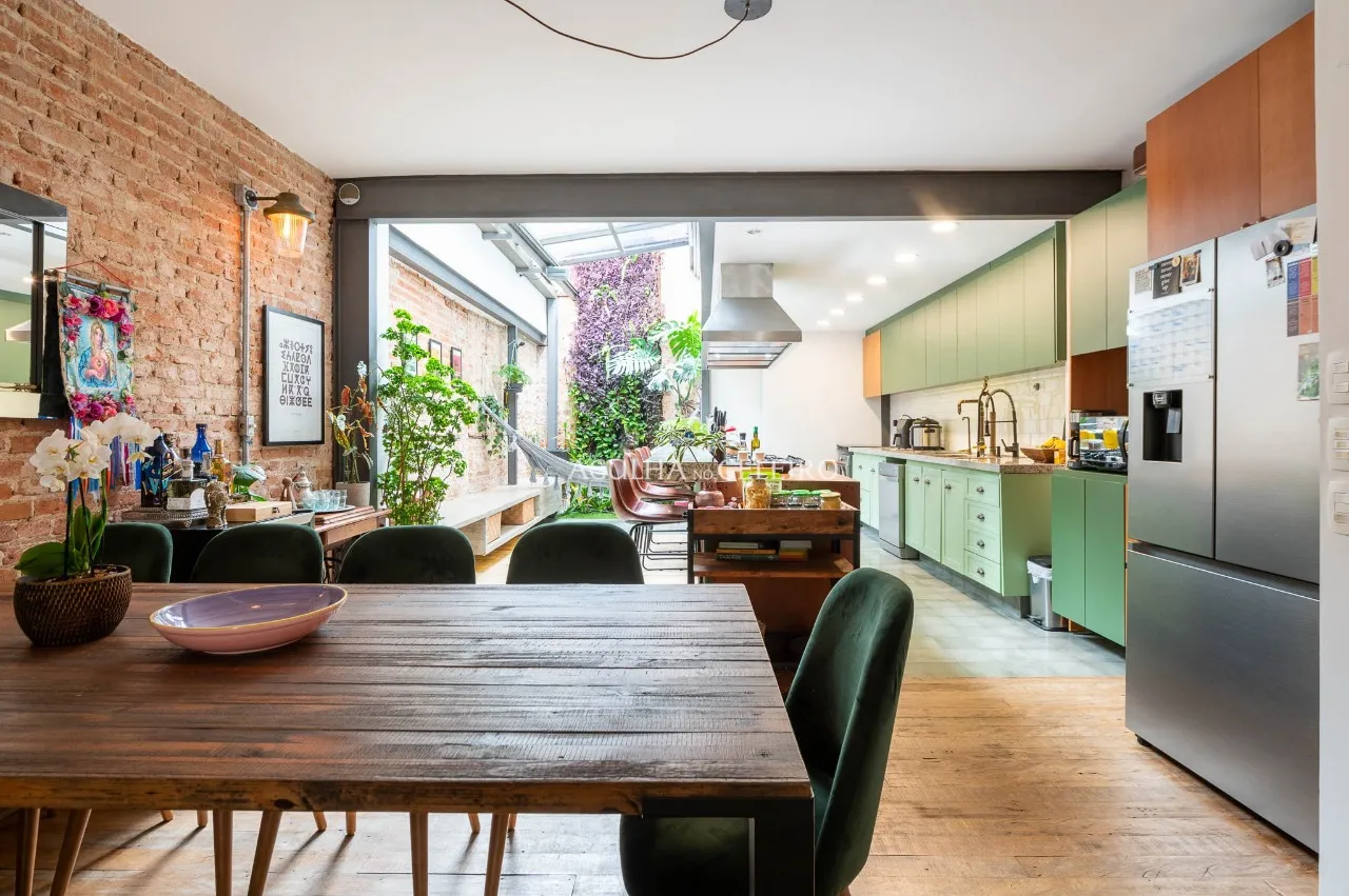 A Elite das Casas de Vila: descolada, reformada e com projeto arquitetônico assinado. – VL0136