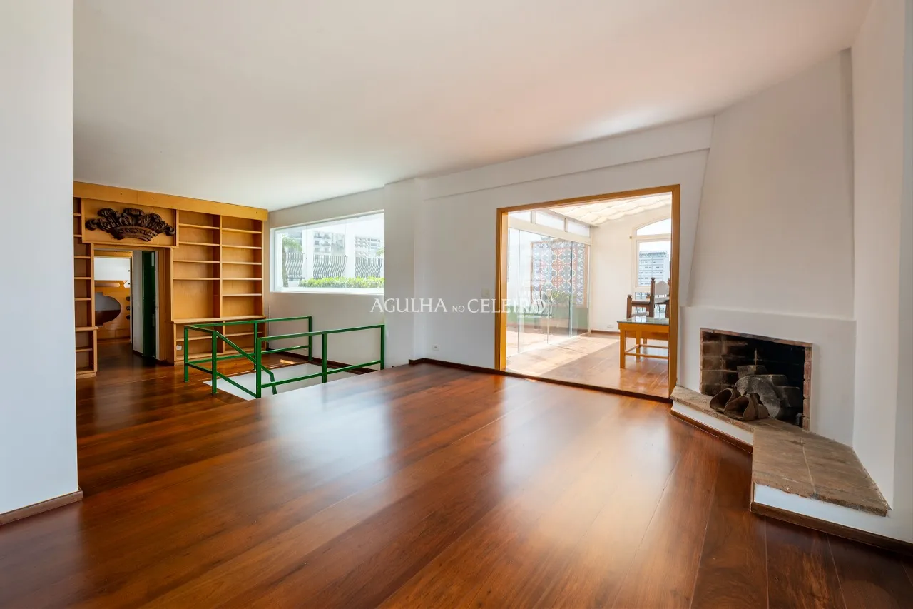 Cobertura charmosa em localização segura. – 11920