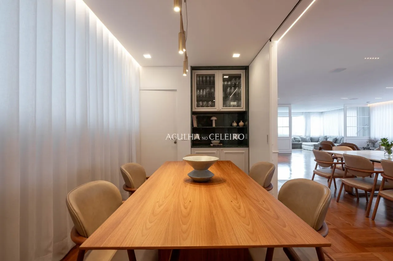 Apartamento muito espaçoso à venda no Jardim Paulistano. – 12724