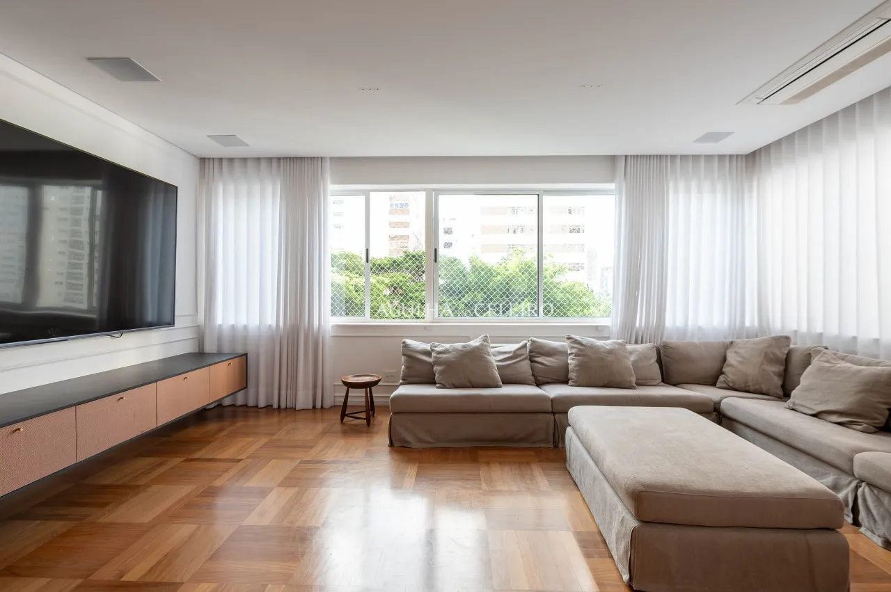 Apartamento muito espaçoso à venda no Jardim Paulistano. – 12724