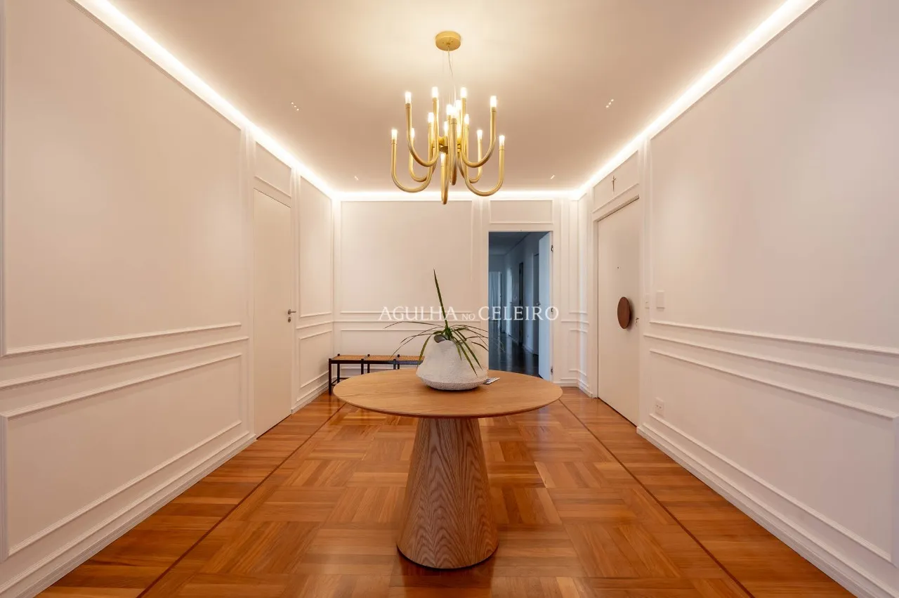 Apartamento muito espaçoso à venda no Jardim Paulistano. – 12724