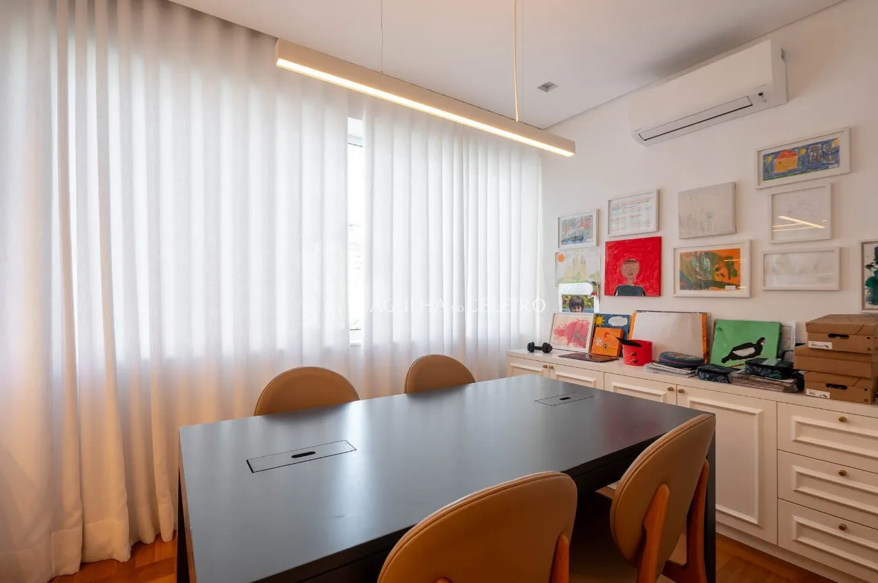 Apartamento muito espaçoso à venda no Jardim Paulistano. – 12724