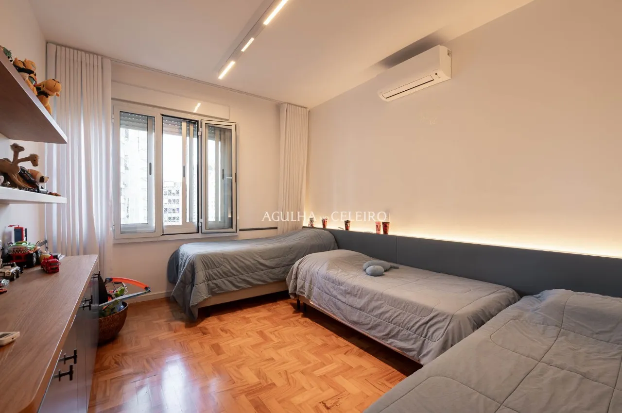 Apartamento muito espaçoso à venda no Jardim Paulistano. – 12724