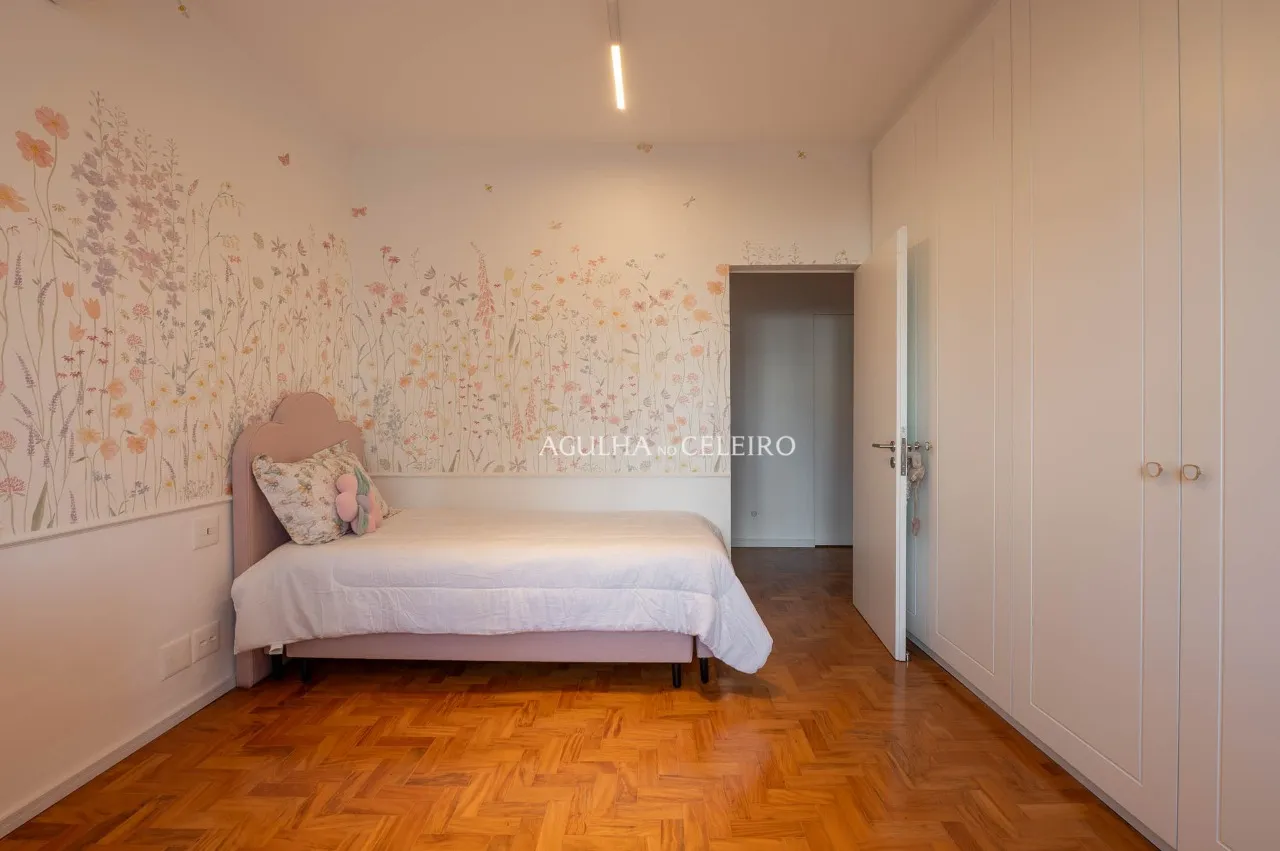 Apartamento muito espaçoso à venda no Jardim Paulistano. – 12724